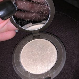 Becca mini highlighter